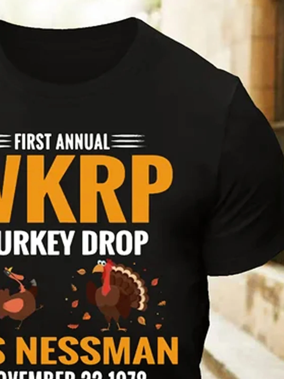 Royaura Thanksgiving Turkey Cotton First Annual WKRP Turkey Drop With Les Nessman November 22 1978  Print Men's Short Sleeve T-Shirt